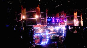 暗闇のマンハッタンに浮かぶハラルフードの屋台